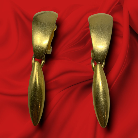 Vintage 1980's Erwin Pearl Matte Gold Dangle Earrings Clip On Couture Runway - Picture 1 of 6